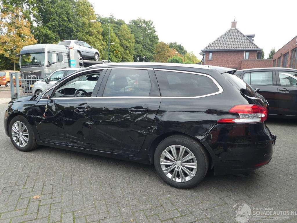 Peugeot 308 SW 1.2 96KW Blue Lease Premium PANORAMA CLIMA NAVI 31767021-1.jpg | Lunenburg Auto’s
