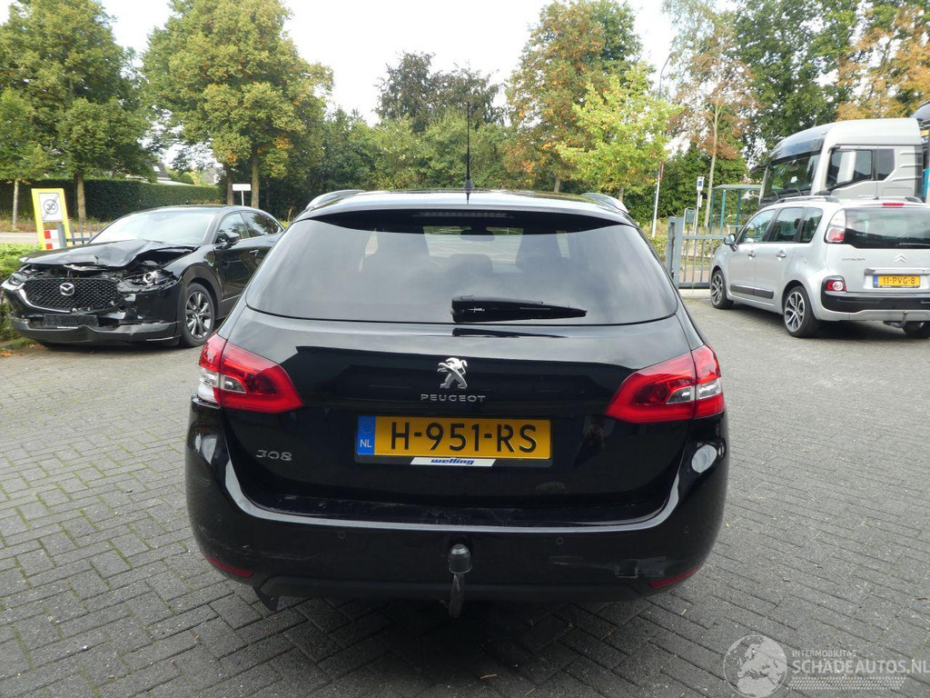 Peugeot 308 SW 1.2 96KW Blue Lease Premium PANORAMA CLIMA NAVI 31767021-2.jpg | Lunenburg Auto’s