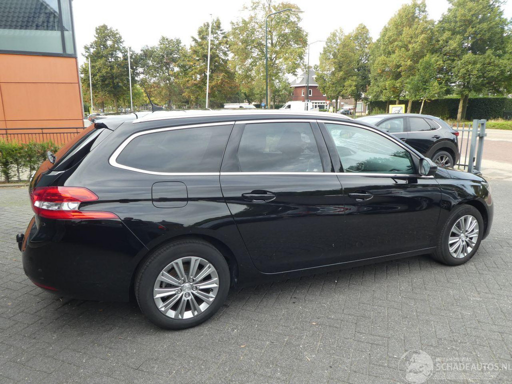 Peugeot 308 SW 1.2 96KW Blue Lease Premium PANORAMA CLIMA NAVI 31767021-3.jpg | Lunenburg Auto’s