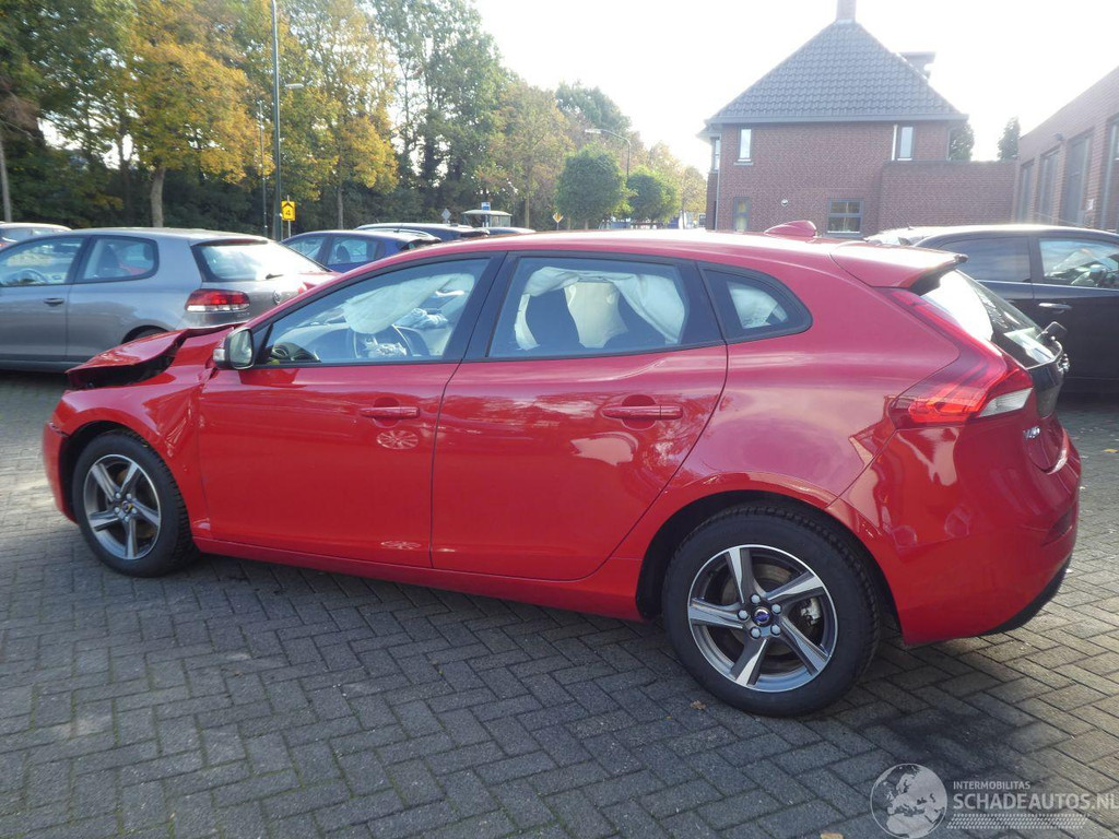 Volvo V40 V-40 2.0 T2 Nordic AIRCO 90KW 32123186-1.jpg | Lunenburg Auto’s
