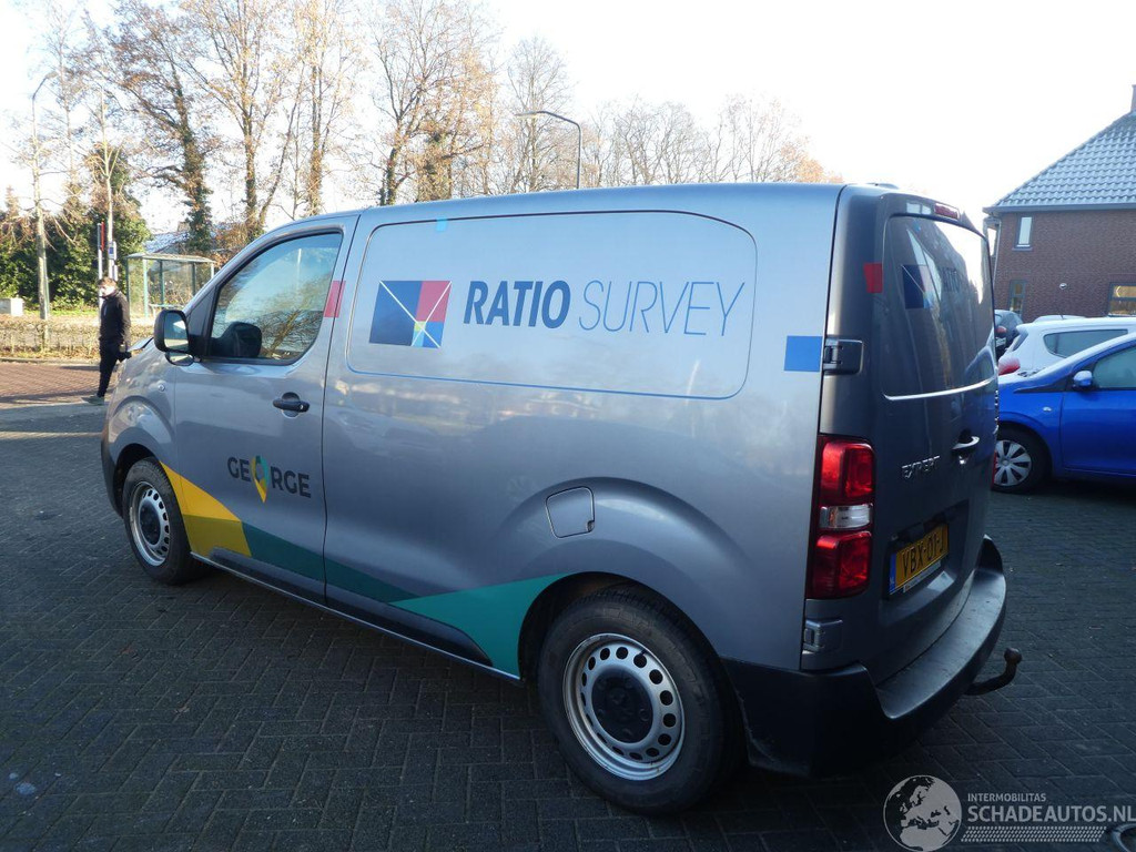 Peugeot Expert 1.5 BlueHDI 100 Compact Premium Airco 3 pers. 32617940-4.jpg | Lunenburg Auto’s