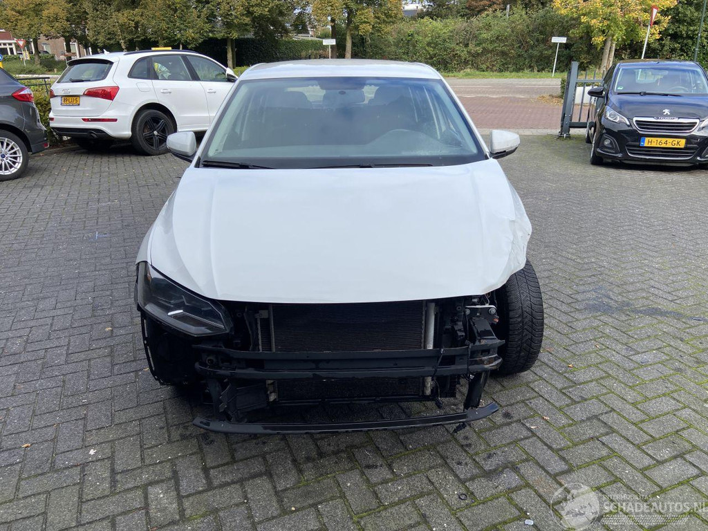 Volkswagen Polo 1.0 TSI Comfortline Hatchback 5-dr. 40753552-4.jpg | Lunenburg Auto’s