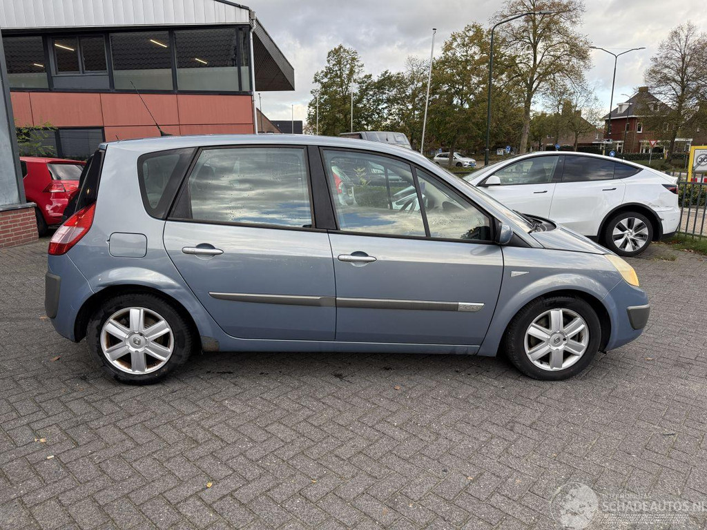 48650792-5.jpg