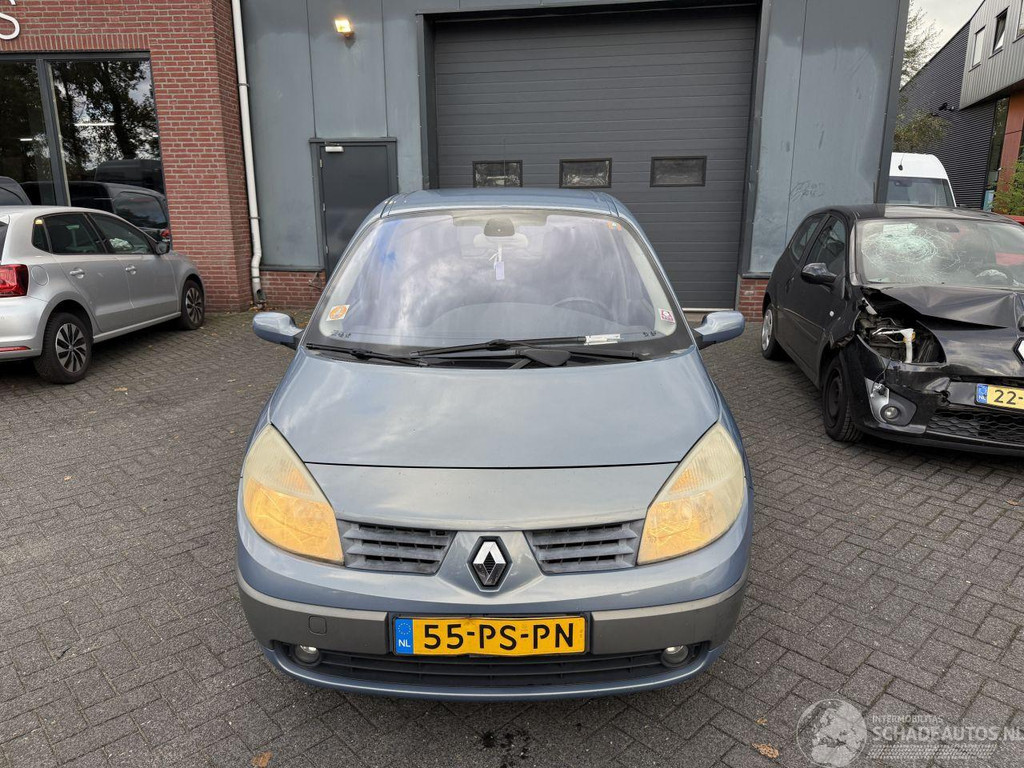 48650792-7.jpg