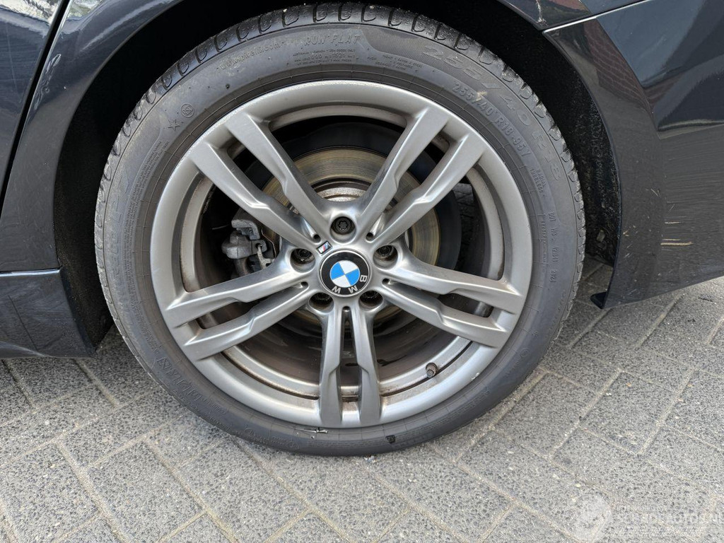 52866229-13.jpg