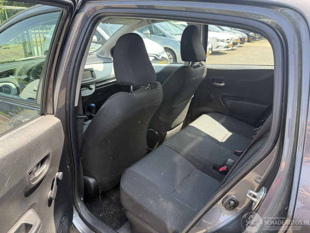 53710999-21.jpg