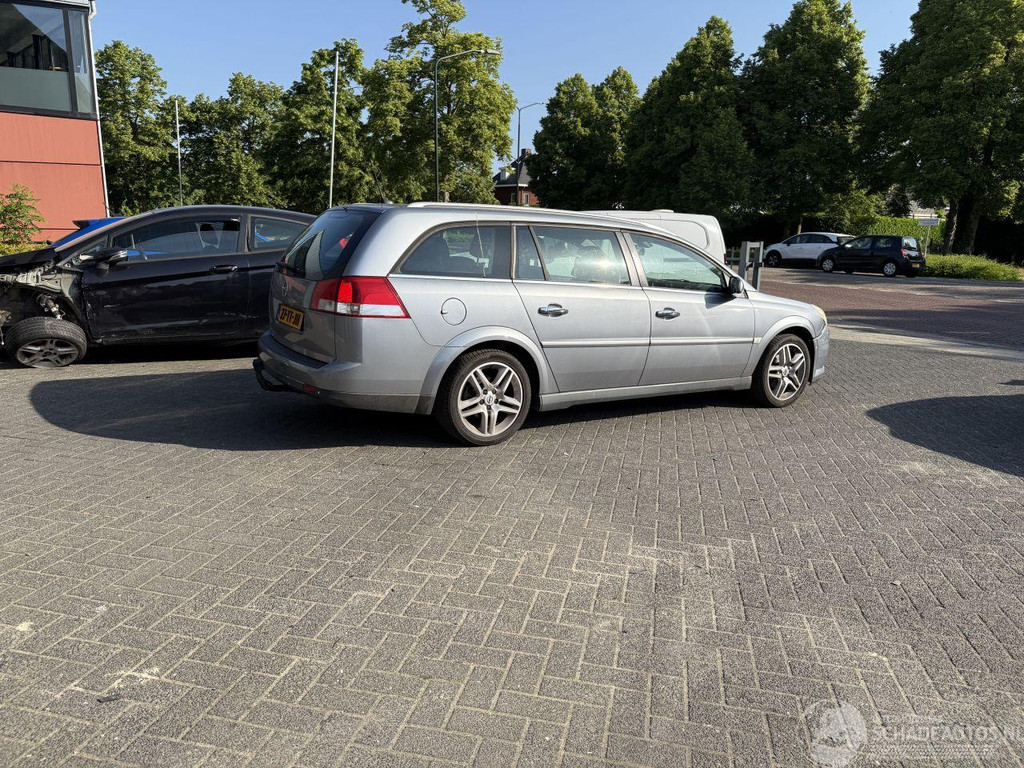 53742059-32.jpg