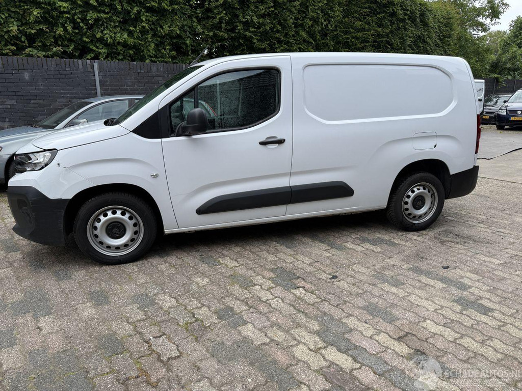 Peugeot Partner 1.5 BlueHDi 100 S&S L2 54404273-1.jpg | Lunenburg Auto’s