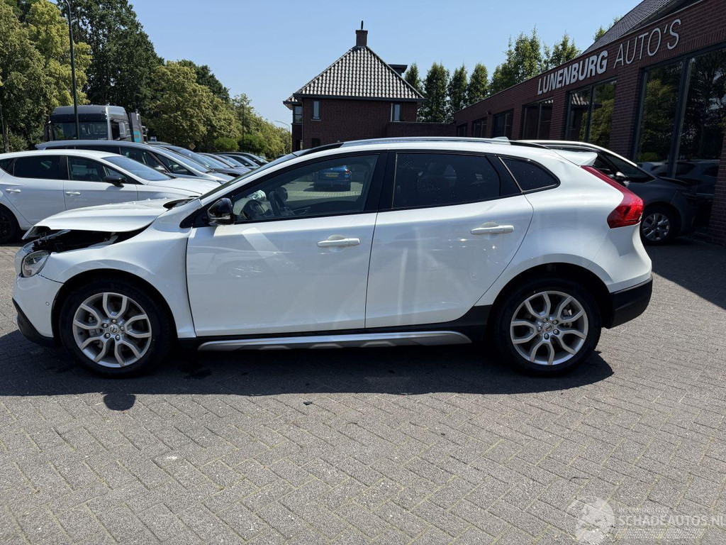 Volvo V40 V-40 Cross Country - 1.5 T3 AUTOMAAT Polar+ Luxury 54451194-2.jpg | Lunenburg Auto’s