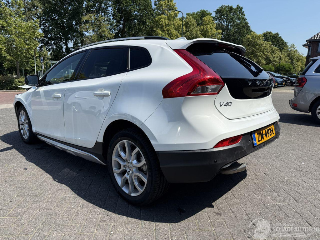 Volvo V40 V-40 Cross Country - 1.5 T3 AUTOMAAT Polar+ Luxury 54451194-3.jpg | Lunenburg Auto’s