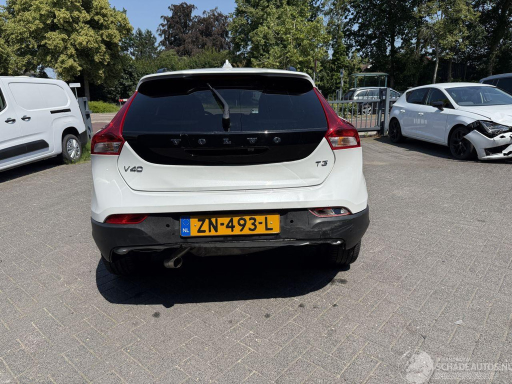 Volvo V40 V-40 Cross Country - 1.5 T3 AUTOMAAT Polar+ Luxury 54451194-4.jpg | Lunenburg Auto’s