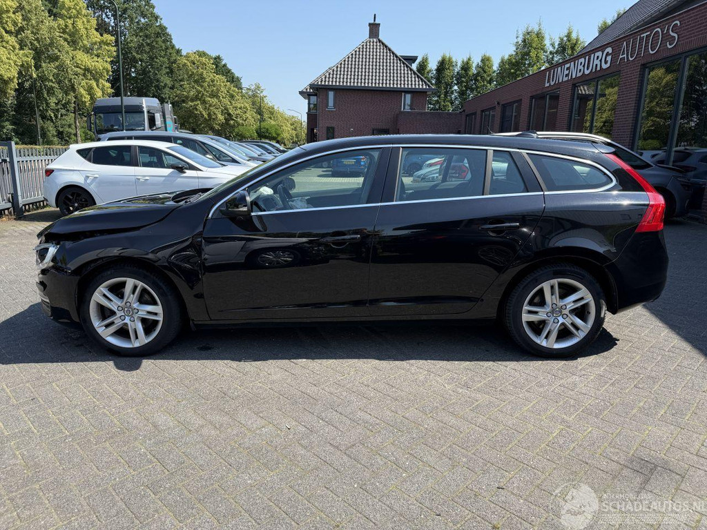 Volvo V60 V-60 2.0 T3 Nordic+ (Stationwagen 5-dr.) 54454738-1.jpg | Lunenburg Auto’s