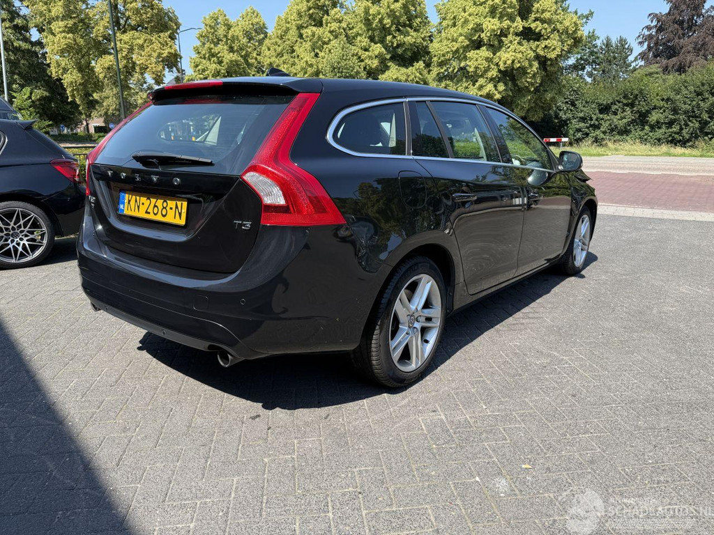 Volvo V60 V-60 2.0 T3 Nordic+ (Stationwagen 5-dr.) 54454738-4.jpg | Lunenburg Auto’s