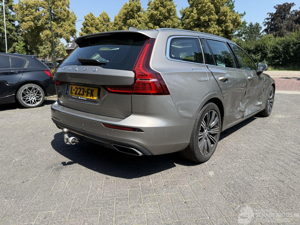 Volvo V60 V-60 2.0 B3 Inscription AUTOMAAT PANORAMADAK (Stationwagen 5-dr.) 54571892-4.jpg | Lunenburg Auto’s
