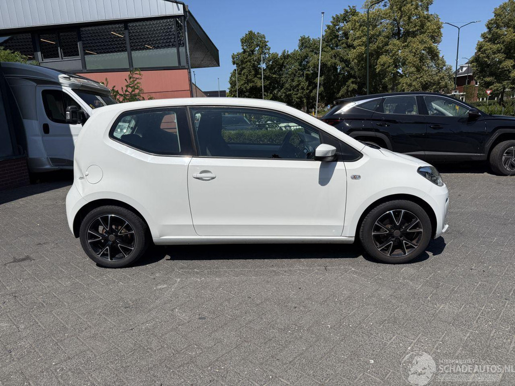 Volkswagen up! 1.0 high up! BlueMotion 54950779-2.jpg | Lunenburg Auto’s