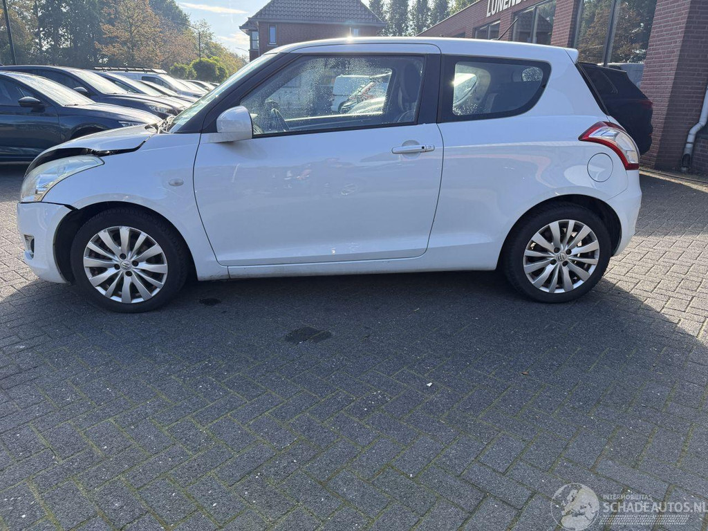 Suzuki Swift 1.2 Exclusive EASSS (Hatchback 3-dr.) 57227291-1.jpg | Lunenburg Auto’s
