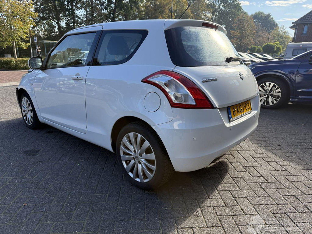 Suzuki Swift 1.2 Exclusive EASSS (Hatchback 3-dr.) 57227291-2.jpg | Lunenburg Auto’s