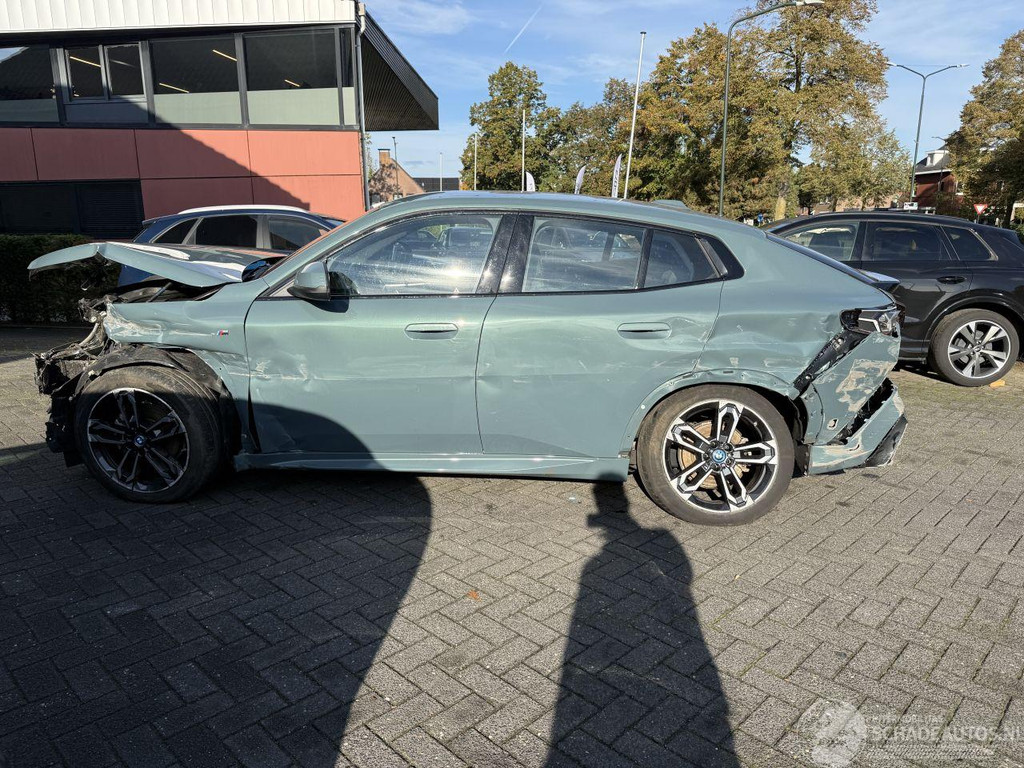 BMW iX2 eDrive20 M-PAKKET 67 kWh (SUV 5-dr.) 57587618-3.jpg | Lunenburg Auto’s